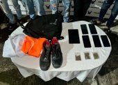 Evidencias. Policía encontró celulares y sustancias ilícitas.
