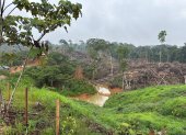 Efectos de minería ilegal en Orellana. Imagen referencial de una zona afectada por esa problemática.