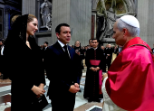 Daniel Noboa y Lavinia Valbonesi se reúnen con el papa León XIV tras misa en el Vaticano.