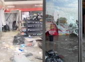 La explosión en el minimarket de la gasolinera dejó la estructura afectada