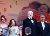 Kathleen Fournier, Stella Assange, Julian Assange y el expresidente de Ecuador Rafael Correa asisten al estreno de The History of Sound