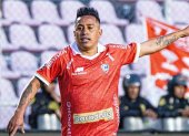 Christian Cueva destaca como volante en Cienciano.