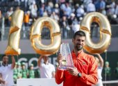 Novak Djokovic levantó el trofeo del ATP 250 de Ginebra y celebró por todo lo alto el centenario.
