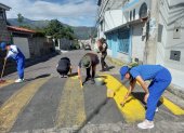 Jornada de limpieza y pintura vial refuerza la seguridad y convivencia en el sector de Tumbaco.
