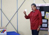 Nicolás Maduro asiste a ejercer el voto.