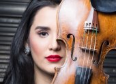 A los 13 años, Aisha Seyd ingresó a la escuela de niños prodigio Yehudi Menuhin School. Luego estudió en el Royal College of Music. Ambos en Londres, Inglaterra.