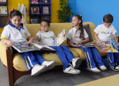Los estudiantes del Nuevo Mundo se convirtieron en reporteros por un día y compartieron las noticias que más les gustaría escuchar: desde helados gratis hasta un mundo sin violencia.