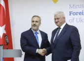 El ministro de Asuntos Exteriores de Ucrania, Andrí Sibiga (d), y el ministro de Asuntos Exteriores de Turquía Hakan Fidan. En Kiev, Ucrania, el 30 de mayo de 2025.