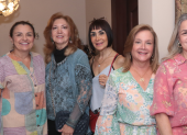 Ruth Edgecombe, Cecilia de Pérez, Gioconda Bacigalupo, Sonia Borja y Arita Orbe.