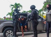 Momento en que la Policía captura a Miller, uno de los 20 más buscados del país, vinculado al grupo criminal “Los Lobos”.