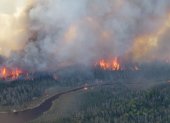 Esta imagen aérea del 29 de mayo de 2025, cortesía del Gobierno de Manitoba, muestra incendios forestales en el Parque Provincial Nopiming en el área de Bird River, Manitoba, Canadá.