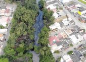 Vista aérea de la contaminación del estero Salado.