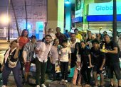 ONG. La Fundación Sacando Sonrisa trabaja en las calles de Guayaquil llevando alimentos, esperanza y fe.