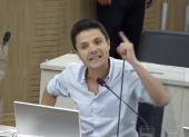 El concejal Wilson Merino molesto, durante su intervención en la sesión ordinaria del Concejo de este martes 3 de junio de 2025.