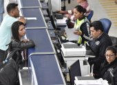 Los usuarios expresan su malestar por la falta del sistema para concluir con el trámite de matriculación vehicular en Quito.