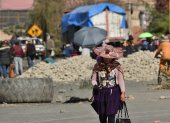 Seguidores de Evo Morales bloquean las carreteras para forzar su candidatura en las próximas elecciones generales.