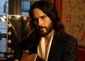 Jared Leto durante una sesión de fotos para su carrusel de Instagram en el marco de la Semana de la Moda de París (Paris Fashion Week).