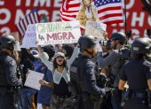 Decenas de activistas fueron captados al protestar en contra de las redadas de inmigración, en Los Ángeles