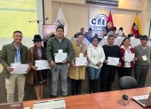 La prefecta de Cotopaxi, Lourdes Tibán, llego a las oficinas del CNE Cotopaxi para felicitar a los consejeros