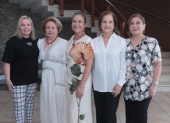 Juana de Roldán, Patricia de Dossman, Anita Duque, Amira de Bucaram y Silvia Bibliowicz.