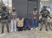 Detienen a dos miembros de Los Lobos por extorsiones en El Oro desde Quito.