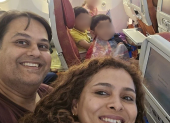 La familia Joshi-Vyas sonríe en su última fotografía minutos antes del despegue del vuelo AI171 de Air India.