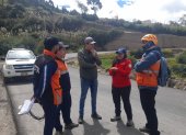 Organismos de primera respuesta junto a la comunidad recorrieron el lugar donde se registra la fractura del suelo.