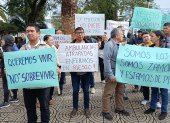 Ciudadanos de Vilcabamba, Malacatos, Palanda y Chinchipe protestaron en Loja por el mal estado de la vía Nangora, que perjudica gravemente la economía local.