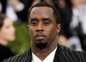 Jurados visiblemente impactados al ver videos explícitos de las ‘freak‑off’ parties organizadas por Sean ‘Diddy’ Combs durante el juicio.