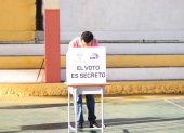 El CNE ya aplicó la prohibición del uso del celular al momento de votar en el balotaje del 13 de abril de 2025.