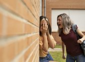 Referencial. Dos estudiantes protagonizaron una agresión que fue presenciada por otros compañeros y difundida ampliamente en redes sociales.