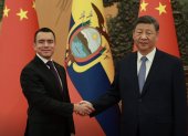 El presidente Daniel Noboa conversa con el mandatario chino Xi Jinping en el Gran Salón del Pueblo durante su visita oficial en Beijing