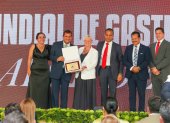 Momento en que Manabí recibe oficialmente el reconocimiento como Región Mundial de Gastronomía 2026.