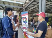 Jóvenes participaron en la dinámica de Diálogo Diverso, en el Poli Pride.