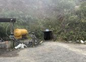 En Cachi, Azuay, militares localizaron maquinaria y diésel en una mina ilegal presuntamente operada por Los Lobos.