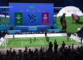 Robots humanoides disputan un partido histórico en la RoBoLeague en Beijing, integrando IA y deporte en un mismo escenario