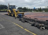 Se retirará la capa de asfalto deteriorada de las dos canchas de básquet.