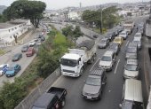 Cruce de las avenidas del Bombero y Carlos Julio Arosemena, donde la congestión vehicular es intensa sobre todo en las primeras horas de la mañana.