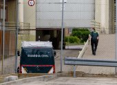 Vista del furgón de la Guardia Civil en el que el exdirigente del PSOE Santos Cerdán ha ingresado en la cárcel madrileña de Soto del Real.
