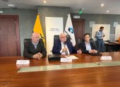 Autoridades del Ministerio de Energía y Minas, en rueda de prensa.