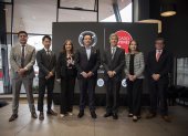 Pablo Burbano, gerente de marca Mazda); Yuto Katagiri, Automotive Manager; Gloria Navas, gerente de Operaciones Mazda; Santiago Castro, CEO Maresa; Keiichiro Morishita, embajador de Japón; Florencia Durini, presidente del Directorio Maresa; y Fernando Almeida, miembro del Directorio Corporación Maresa.