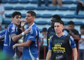 Jugadores de Emelec celebran el gol de José Francisco Cevallos ante Vinotinto