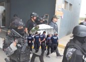 Las autoridades allanaron dependencias de instituciones públicas en Durán, ante denuncias de corrupción y extorsión.