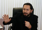 Adrián Castro es doctor en Jurisprudencia y abogado de los Tribunales de Justicia del Ecuador. Tiene un diploma superior en Derecho Constitucional por la Universidad de Cuenca.