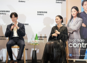 Sharon Cho y Raphael Chung protagonizan Todo Bajo Control, el primer K-drama de Samsung, donde el romance y la tecnología se mezclan bajo un mismo techo.