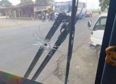 Los delincuentes dispararon contra el parabrisas y el costado izquierdo de la unidad de transporte, en Babahoyo.