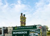 El carro motobomba color verde que donó Orense al Cuerpo de Bomberos de Machala.