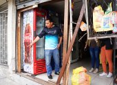 Dos locales comerciales resultaron afectados tras el choque múltiple que se registró en la avenida La Legarda, norte de Quito