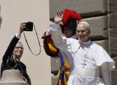 Papa Francisco lidera el Angelus desde Castel Gandolfo.