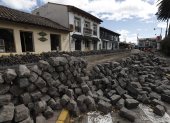 Intervención. En la calle Manabí se retiraron alrededor de 13.000 piedras. La vía está cerrada.